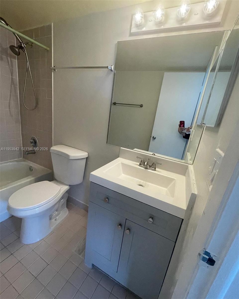 SAGA BAY GARDENS CONDO - Residential Lease