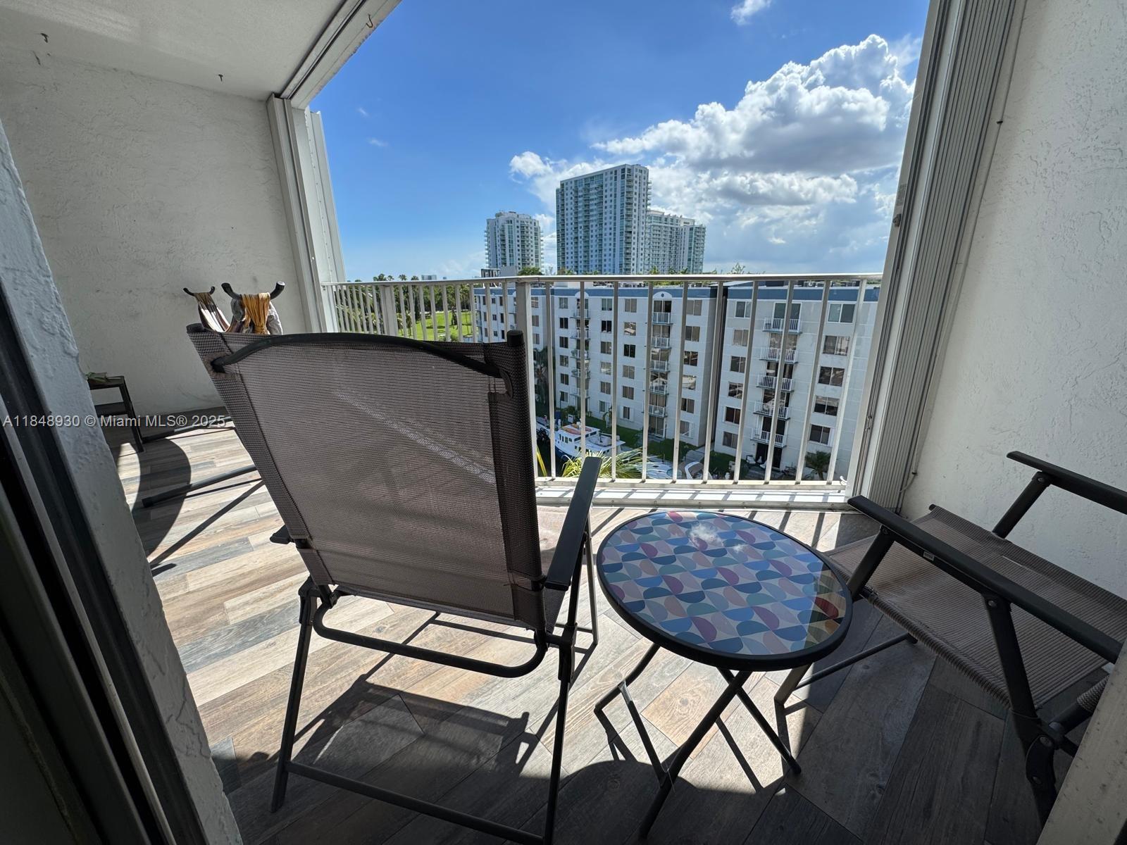 RIVER RUN CONDO PH I - Residential