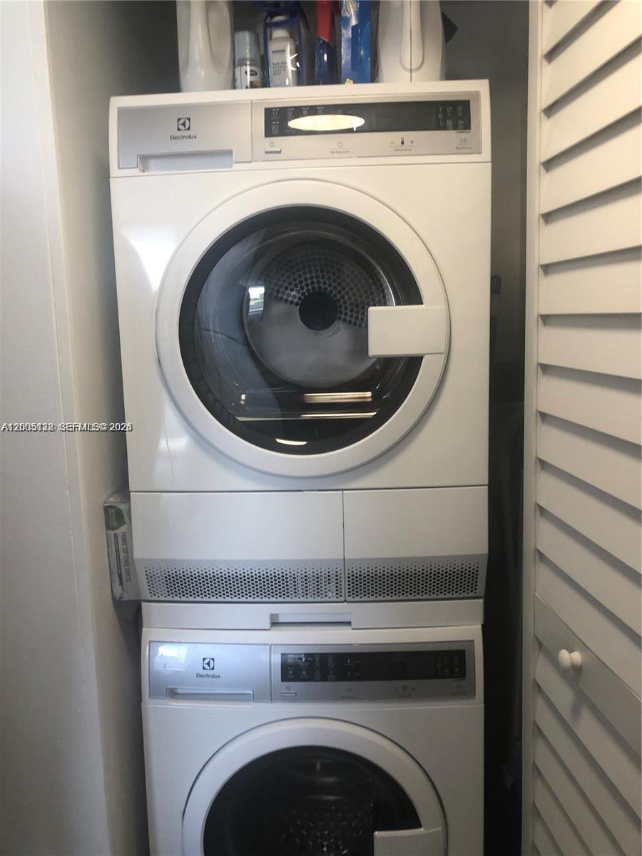 DELVISTA TOWERS CONDO TOW - Residential Lease