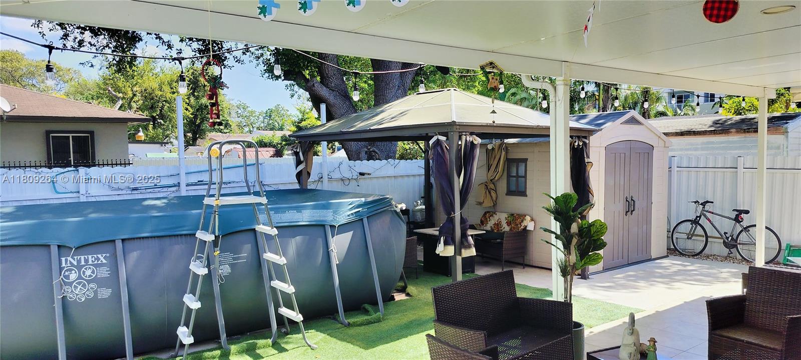 LAURAVILLE GARDENS - Residential