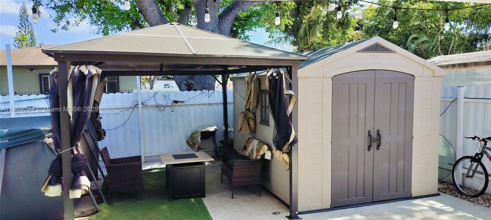 LAURAVILLE GARDENS - Residential