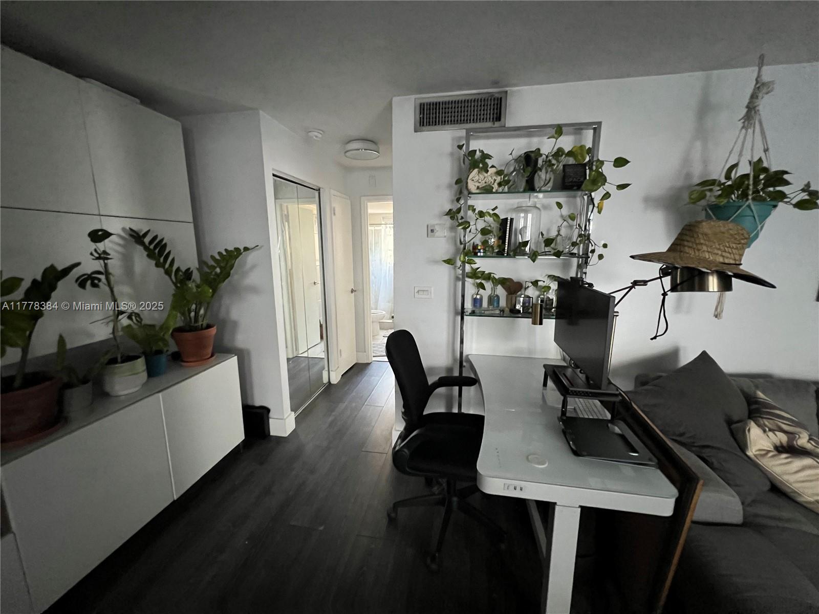 221 Meridian Ave 206