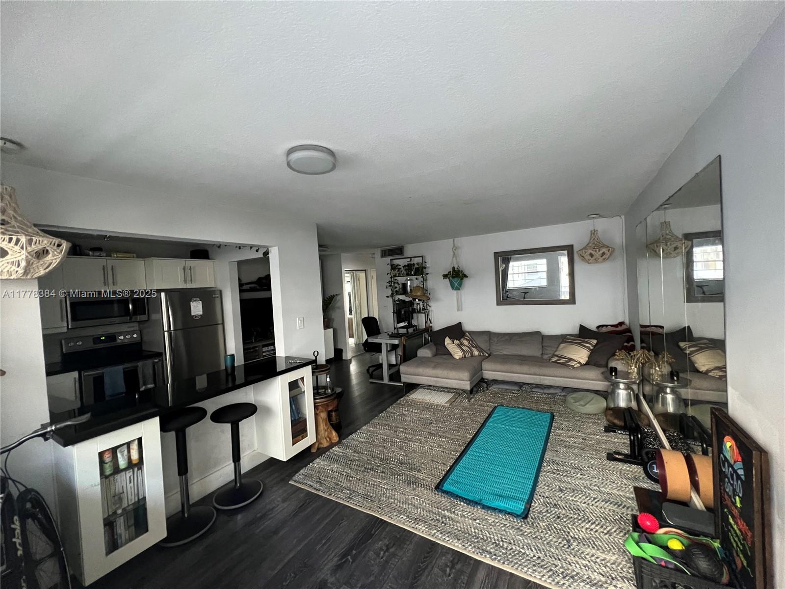 221 Meridian Ave 206