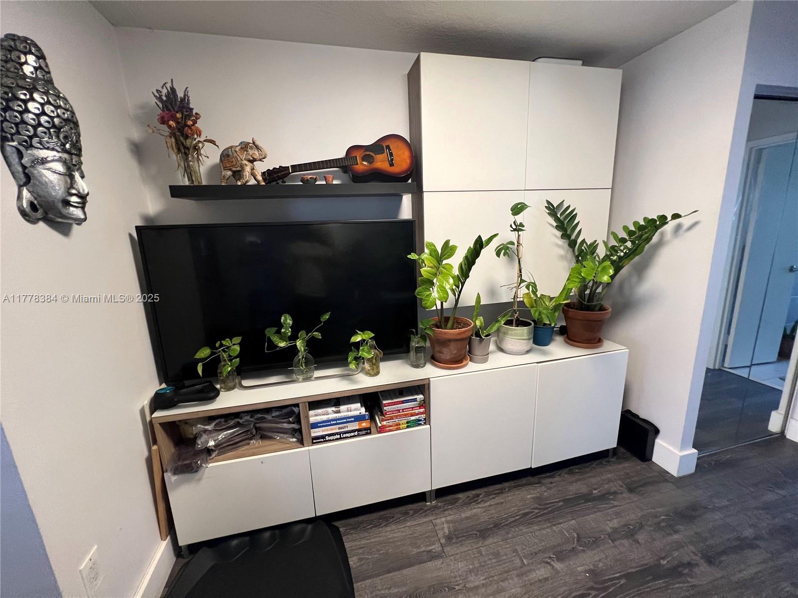 221 Meridian Ave 206