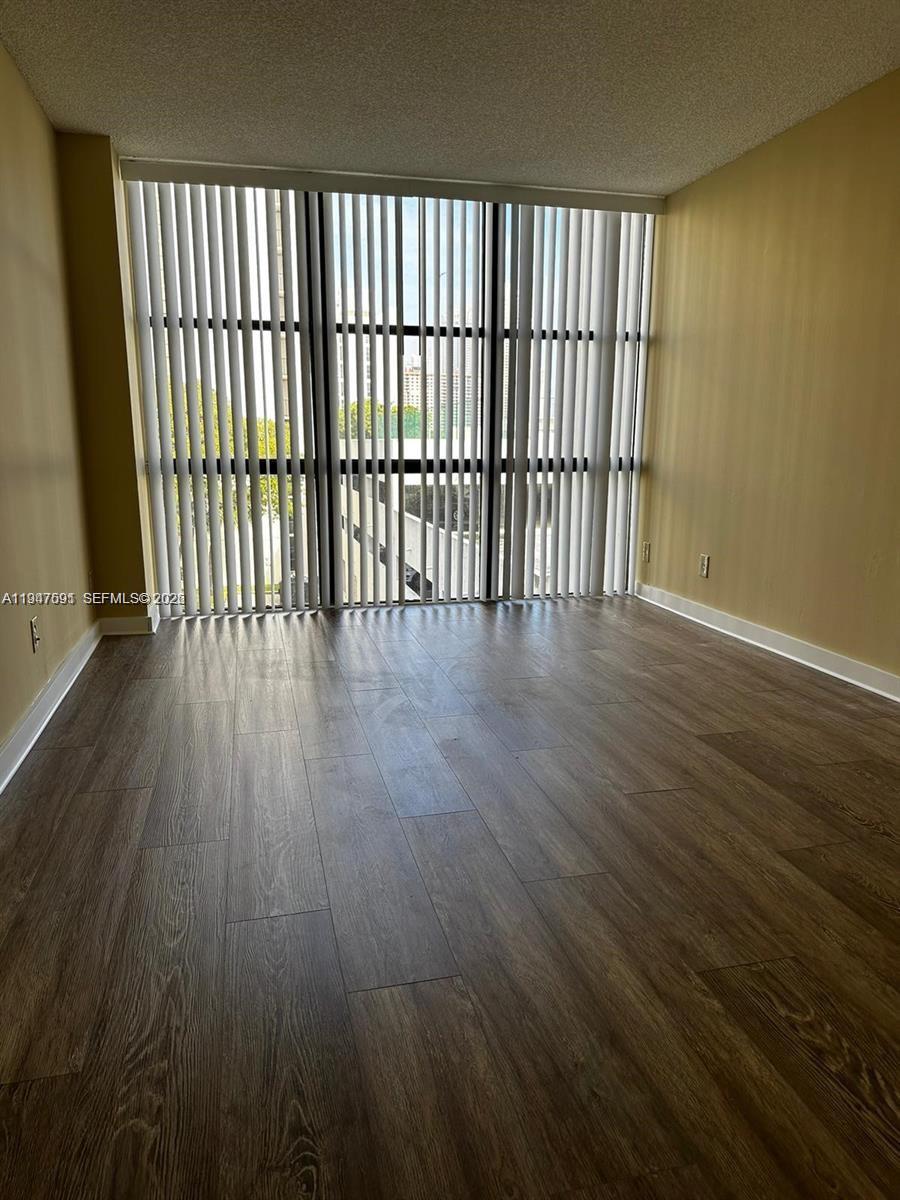 PLAZA OF AMERICAS CONDO P - Residential