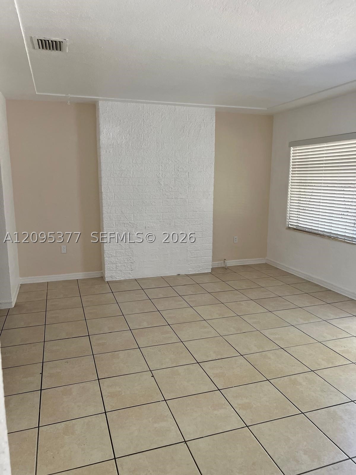 570 NW 41st St, Miami FL 33127