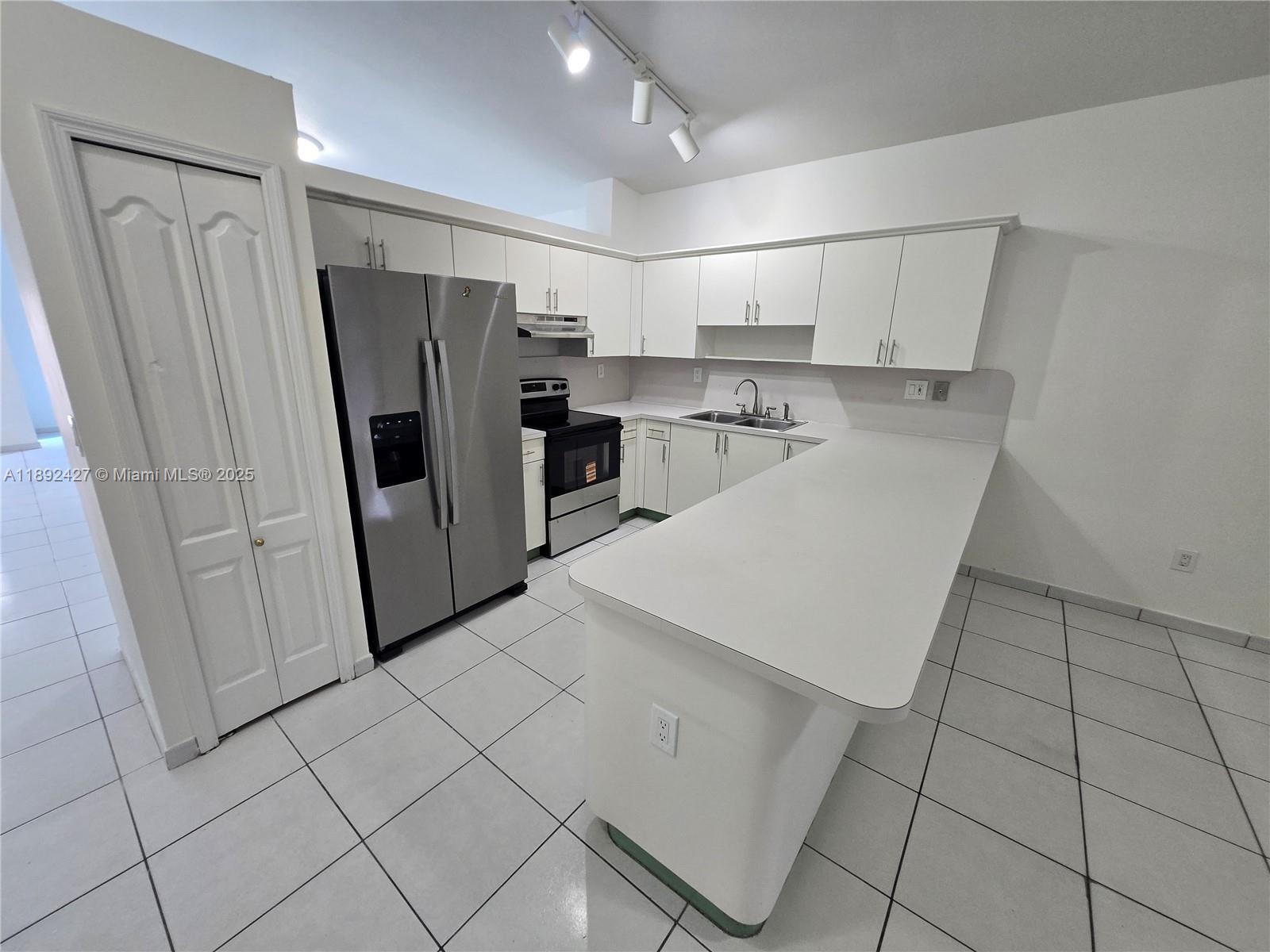 VECIN HOMES 1ST ADDN - Residential Lease