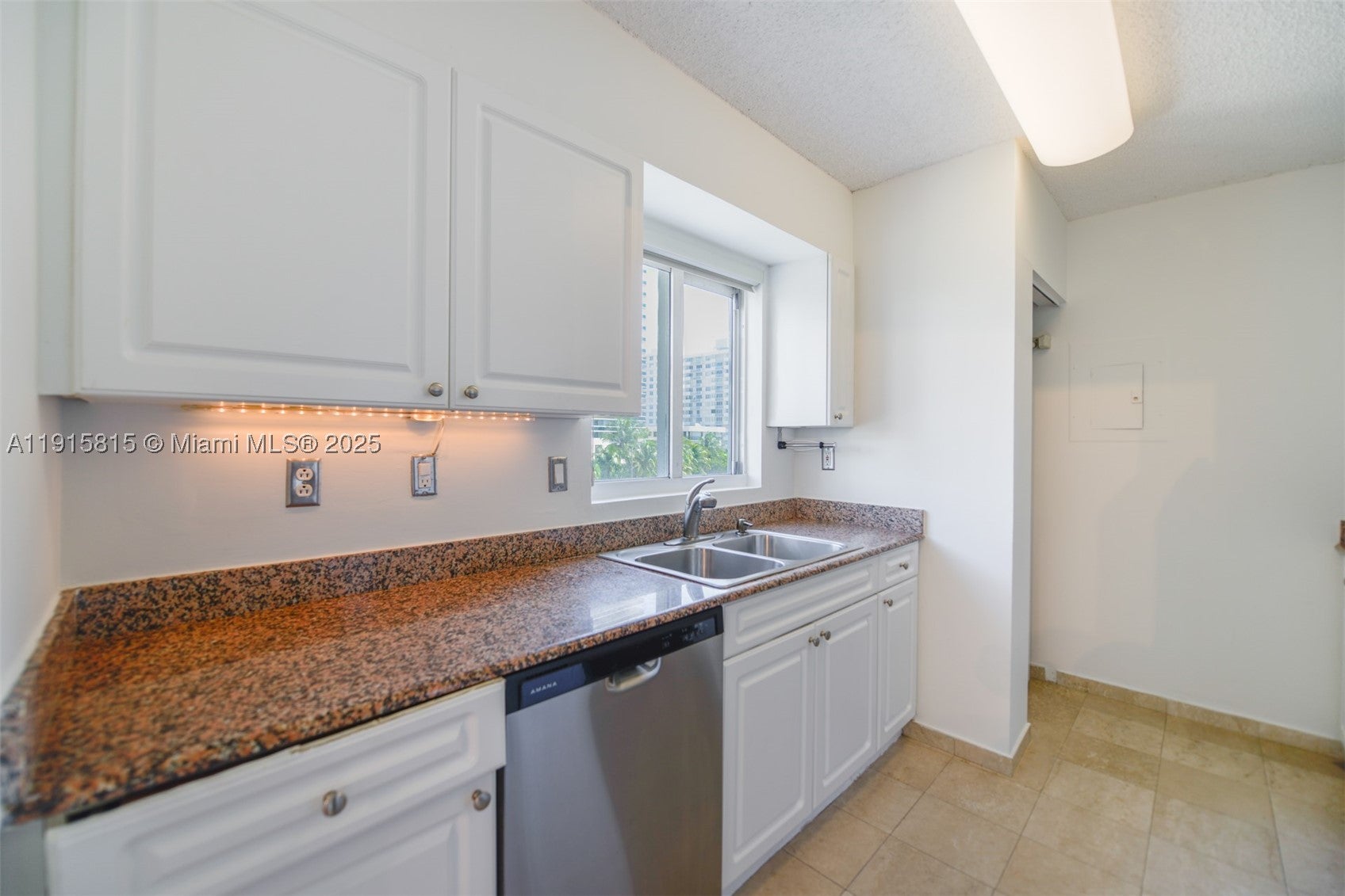5900 Collins Ave 506