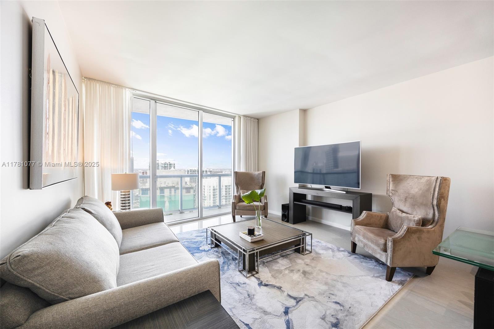 Property for Sale at 485 Brickell Ave 4707, Miami, Broward County, Florida - Bedrooms: 1 
Bathrooms: 1  - $740,000