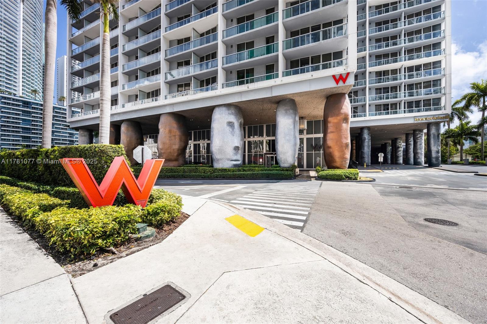 Property for Sale at 485 Brickell Ave 4707, Miami, Broward County, Florida - Bedrooms: 1 
Bathrooms: 1  - $740,000