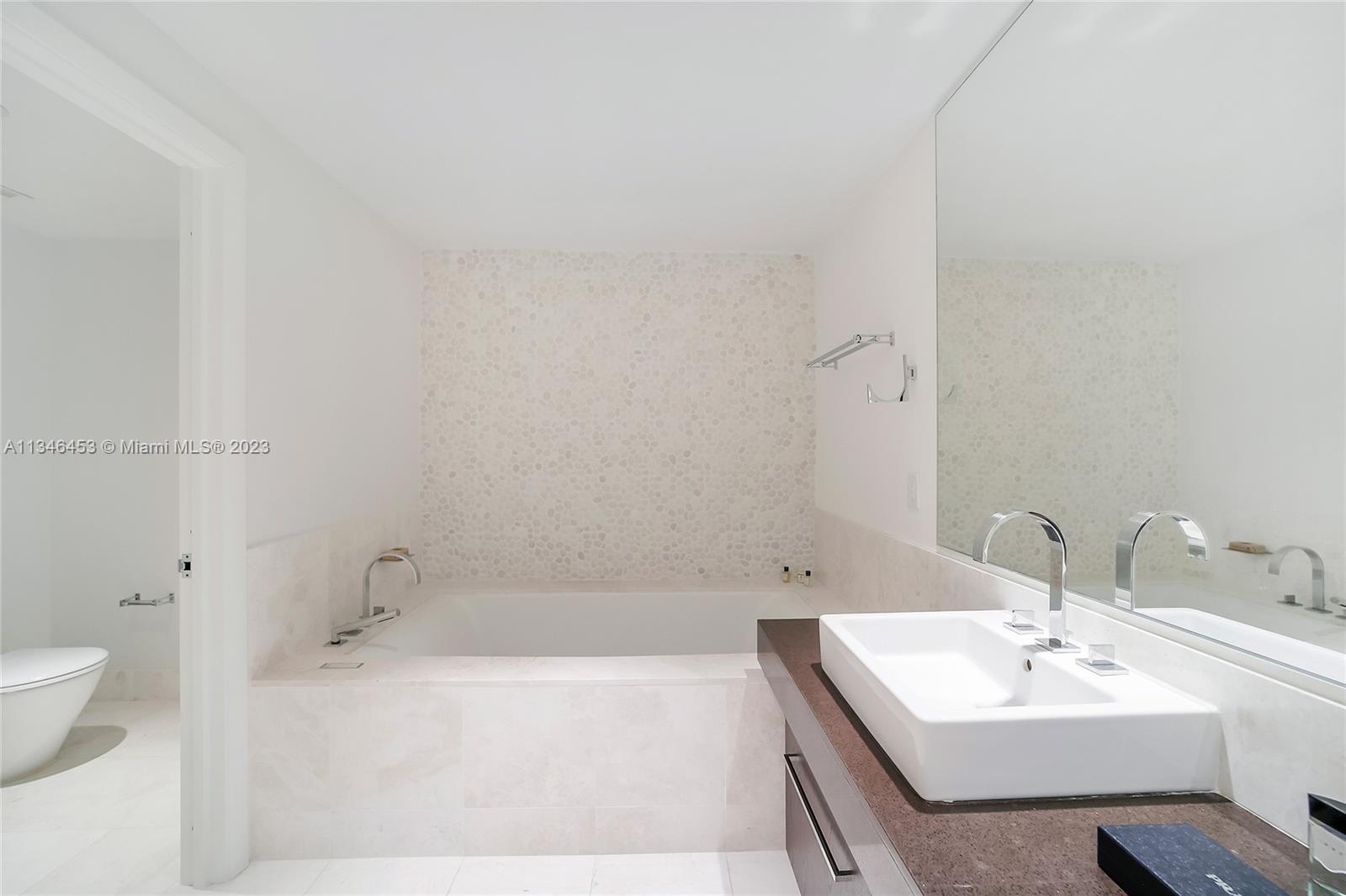 JADE OCEAN CONDO - Residential