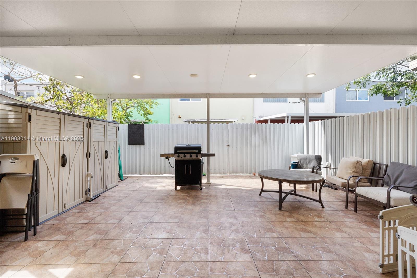 FIRST ADDN TO PALM SPRING - Residential