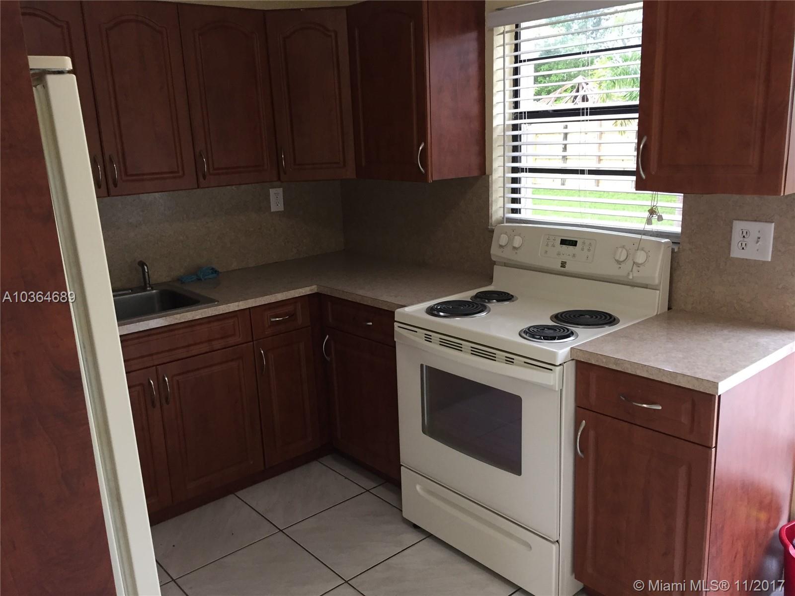 BROADVIEW COUNTRY CLUB ES - Residential Lease