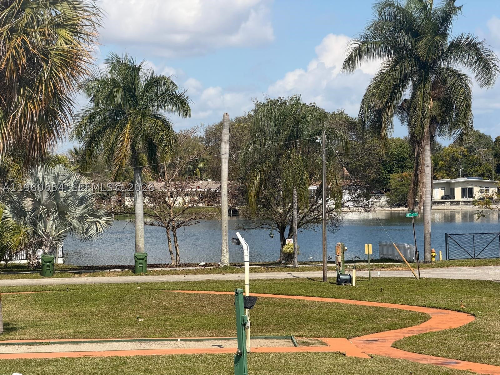 725 SW 11th Ave 17F, Hallandale Beach FL 33009