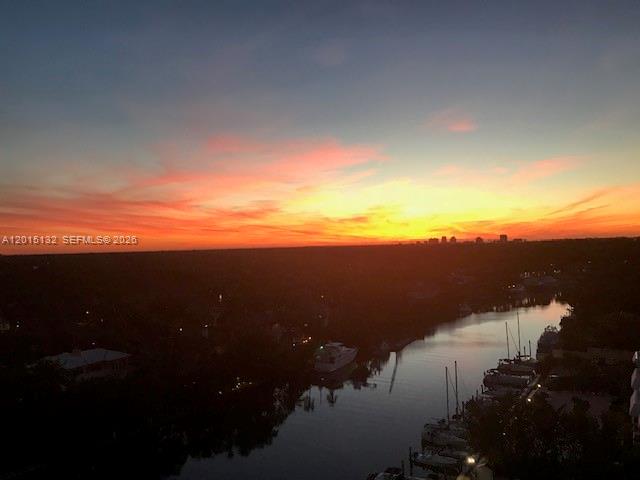 GABLES WATERWAY TOWERS CO - Residential Lease