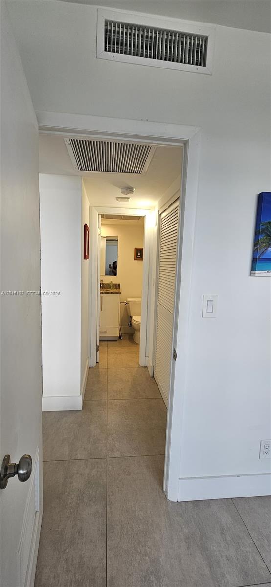 GABLES WATERWAY TOWERS CO - Residential Lease