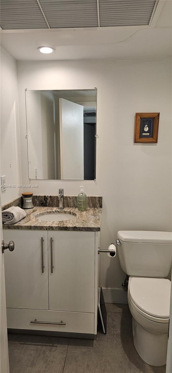 GABLES WATERWAY TOWERS CO - Residential Lease