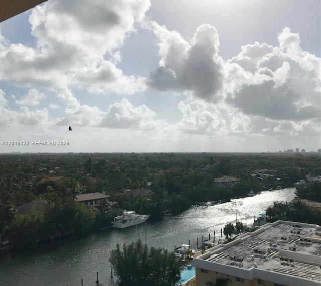 GABLES WATERWAY TOWERS CO - Residential Lease