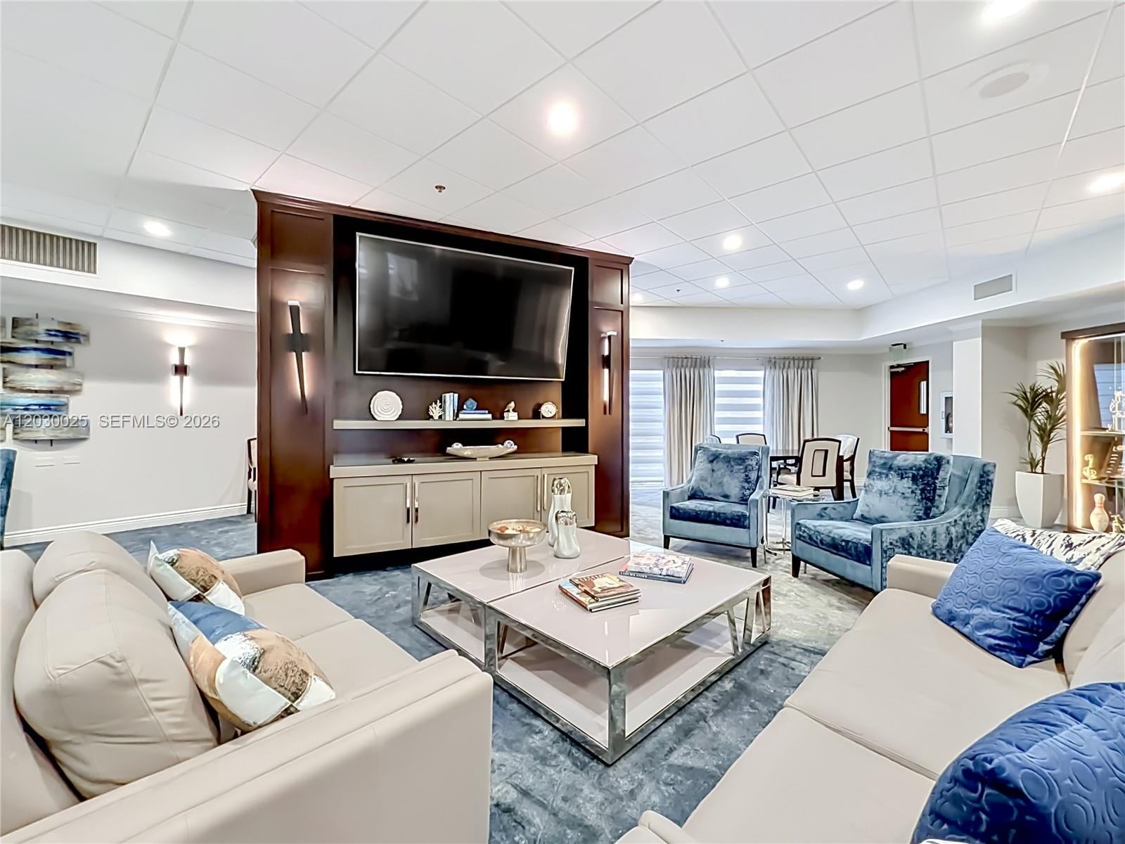 5591 Royal Lake Cir