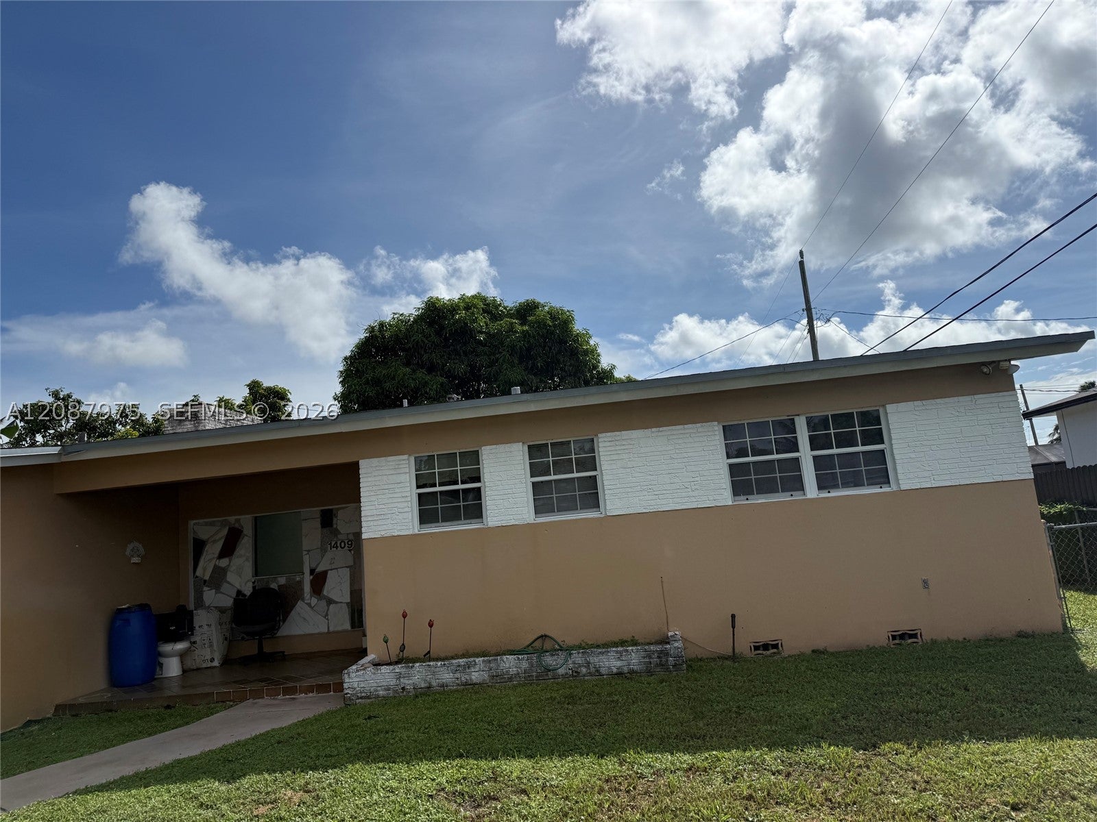 1409 S 24th Ter