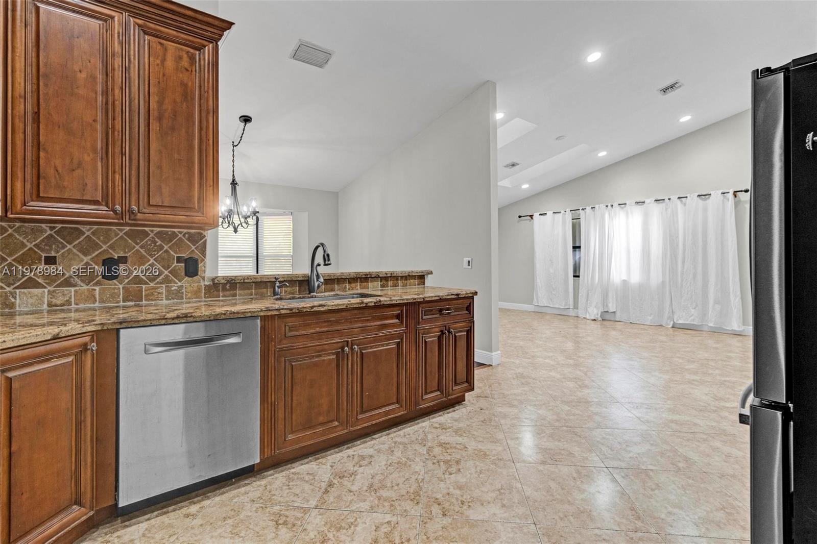 HAWKES BLUFF - Residential Lease