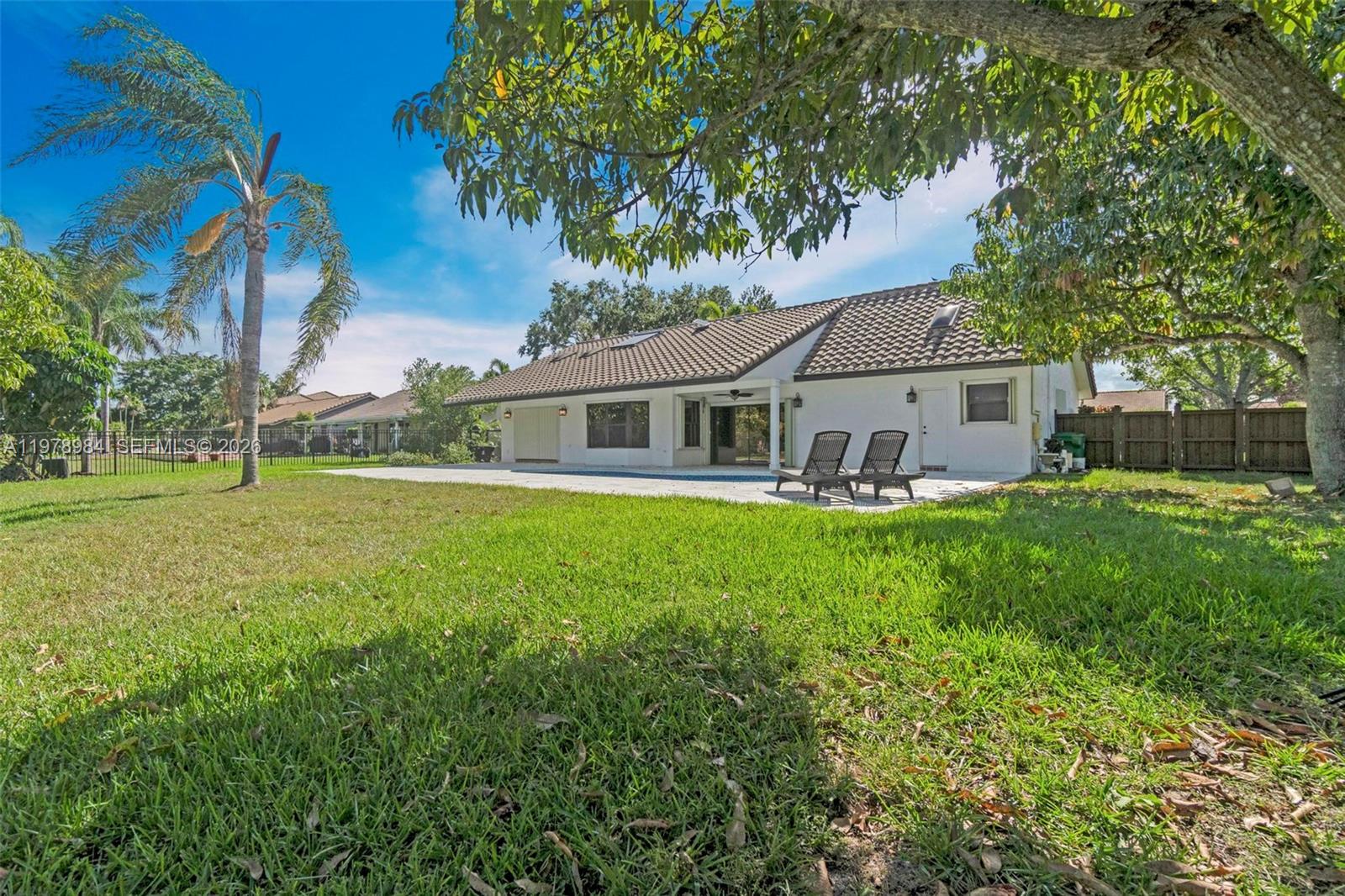 HAWKES BLUFF - Residential Lease