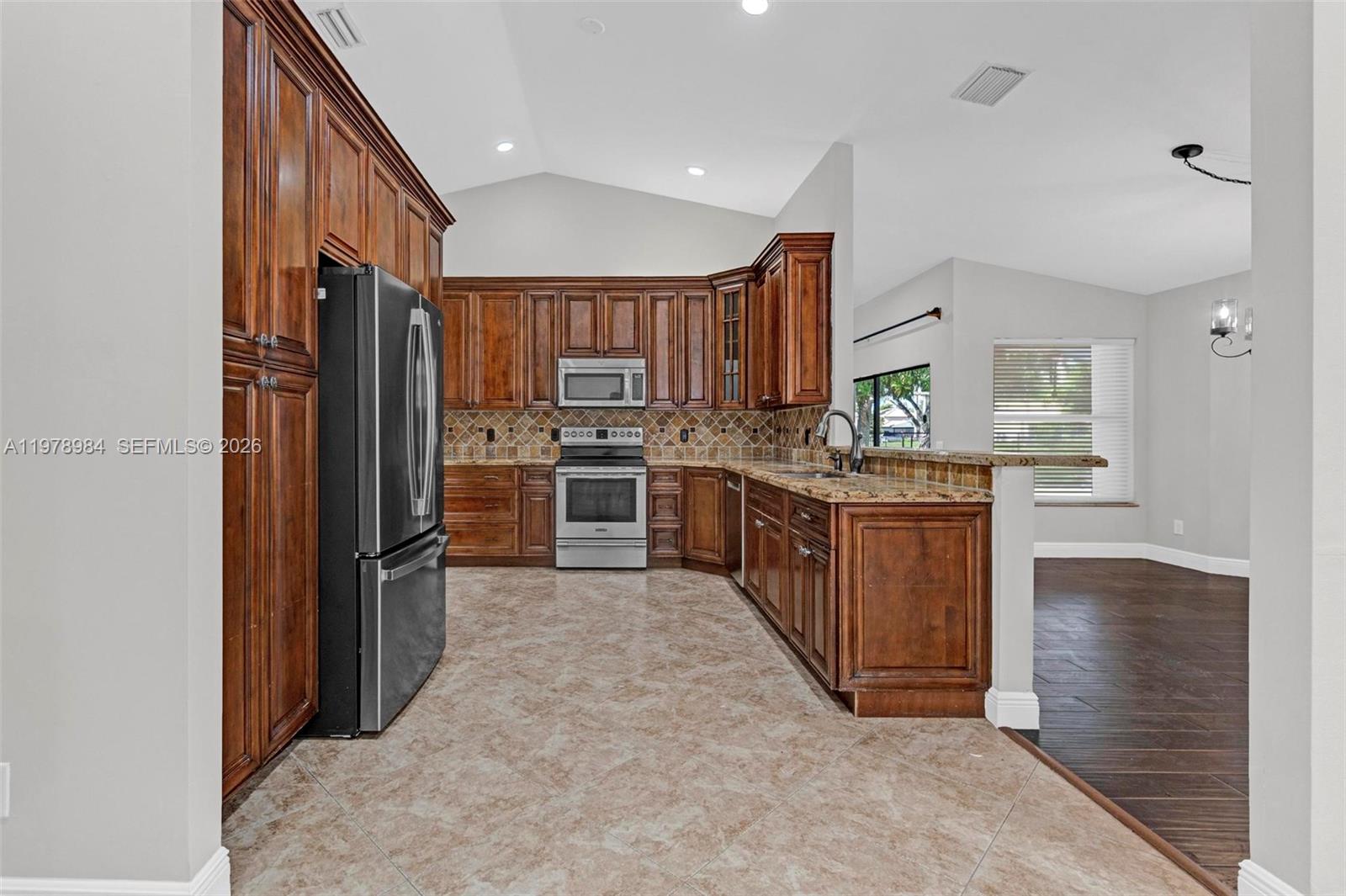 HAWKES BLUFF - Residential Lease