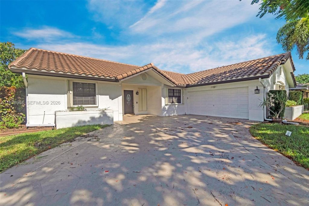 Photo of 5621 Carriage Ln, Davie, FL 33331 (MLS # A11978984)