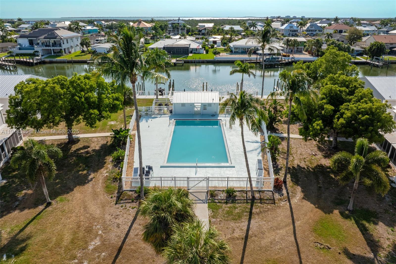 BOARDWALK CAPER - Residential