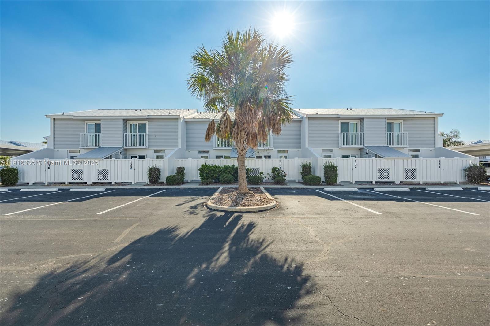 BOARDWALK CAPER - Residential