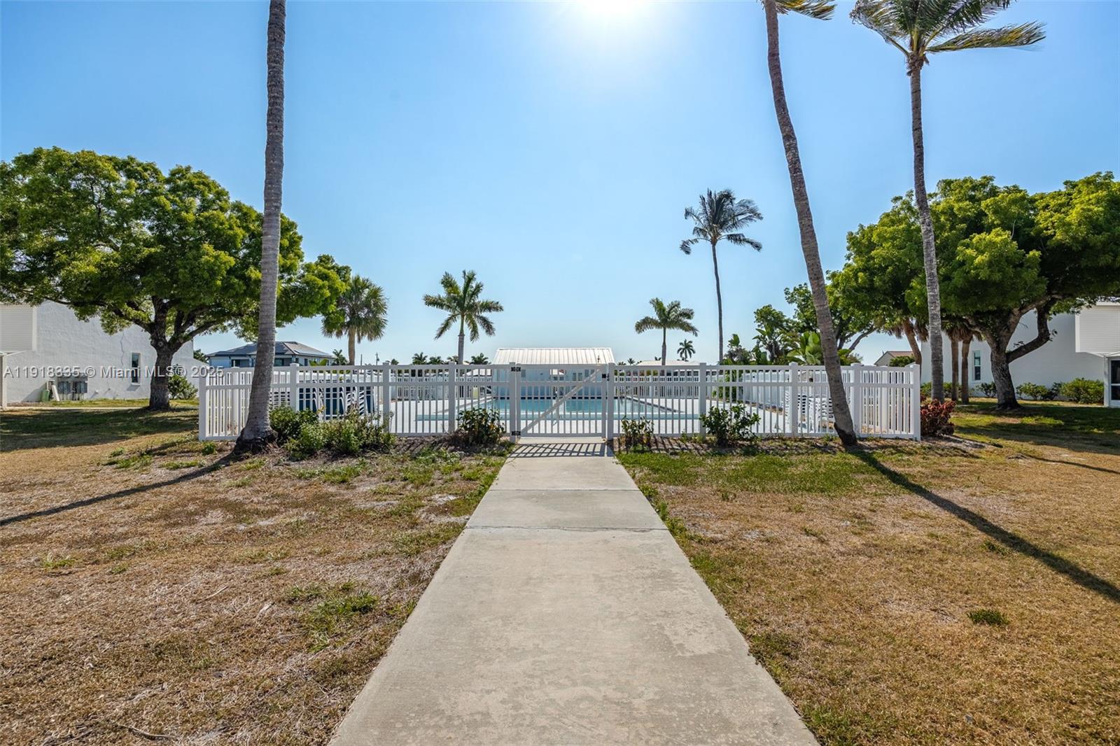 BOARDWALK CAPER - Residential