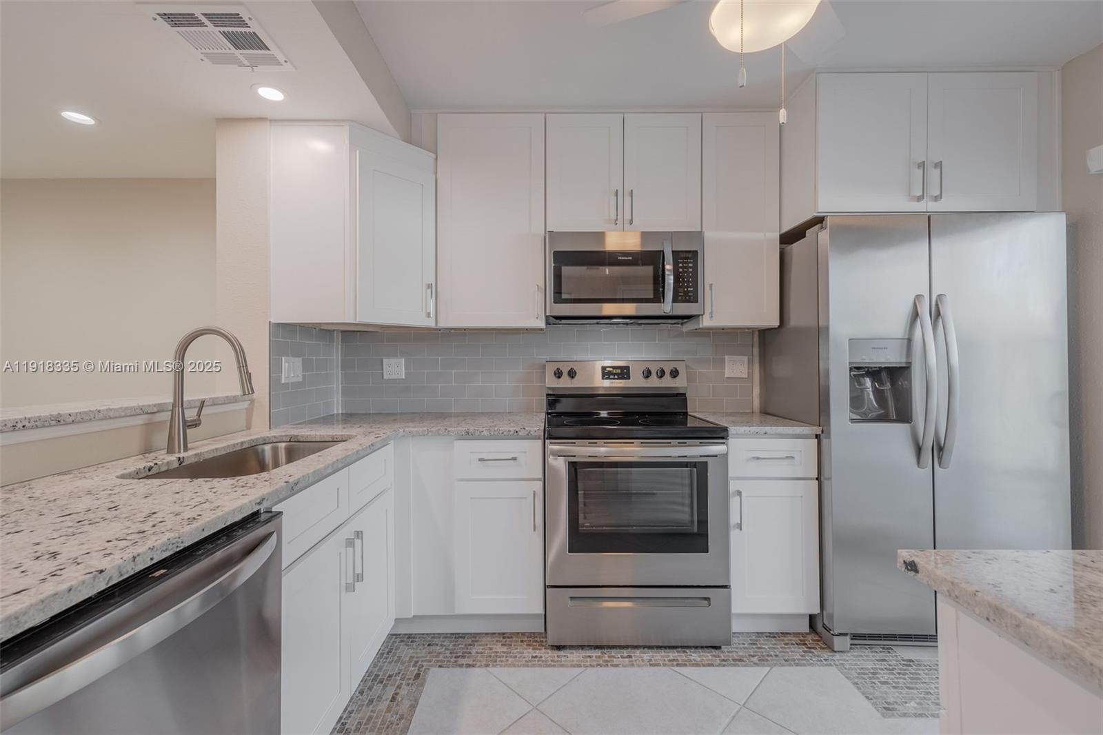 BOARDWALK CAPER - Residential