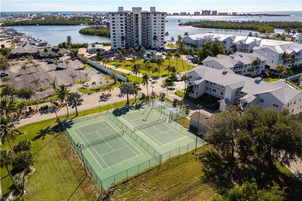 BOARDWALK CAPER - Residential