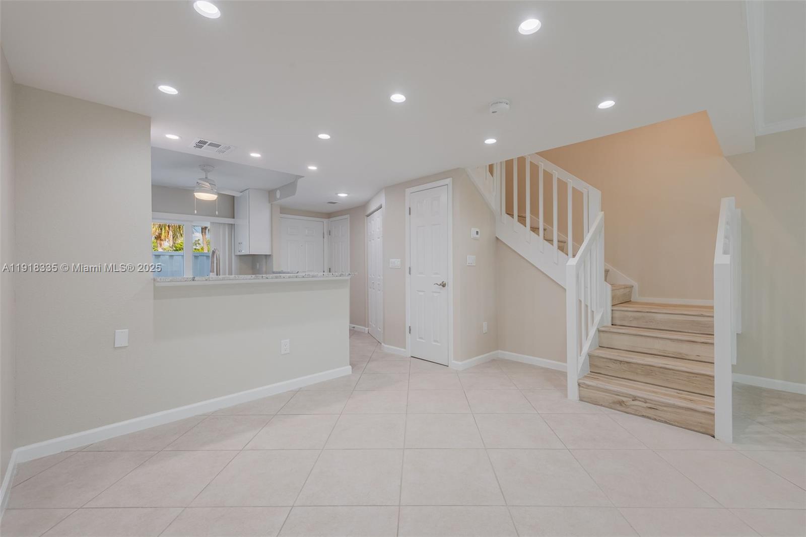 BOARDWALK CAPER - Residential