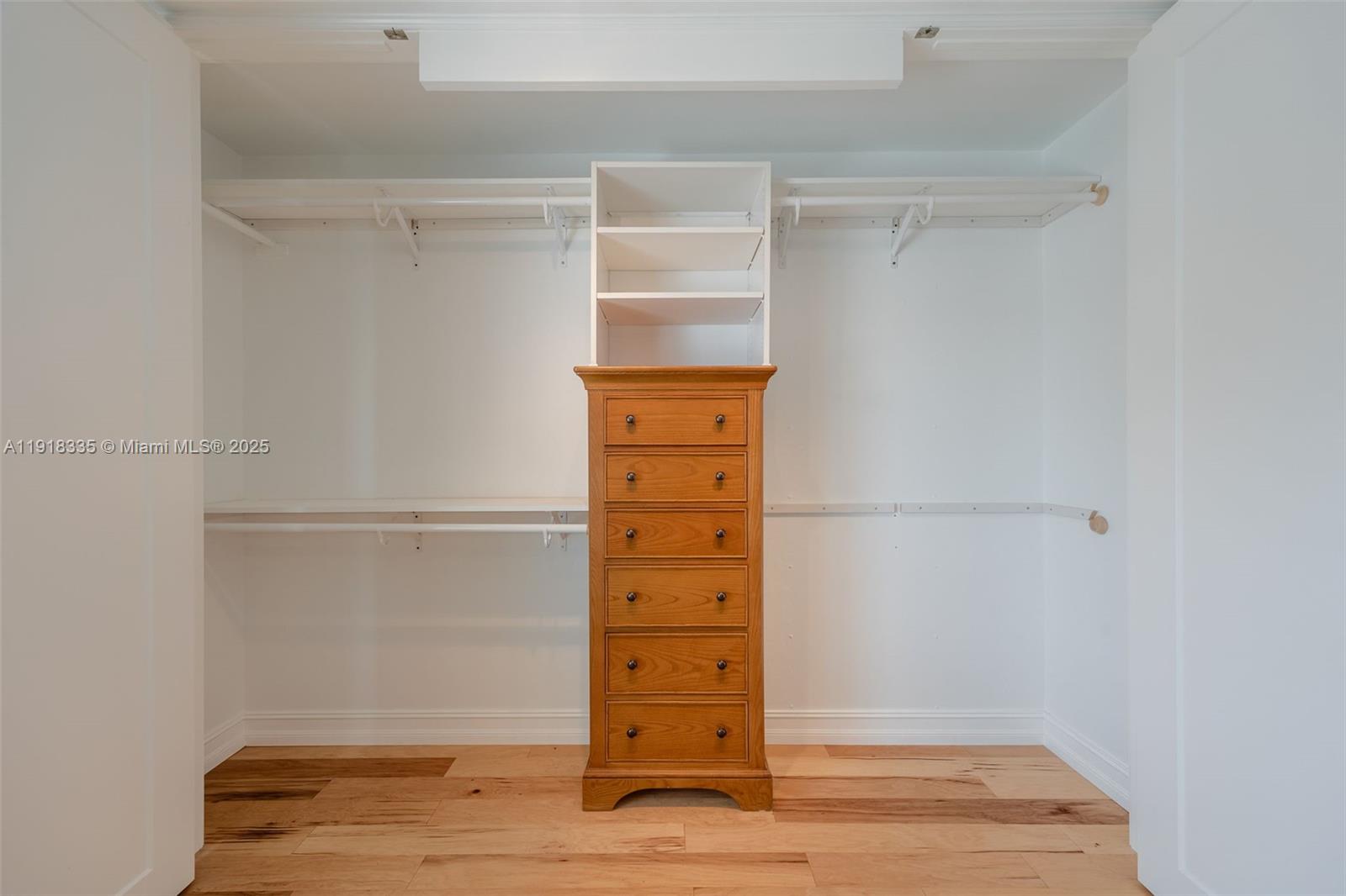 BOARDWALK CAPER - Residential