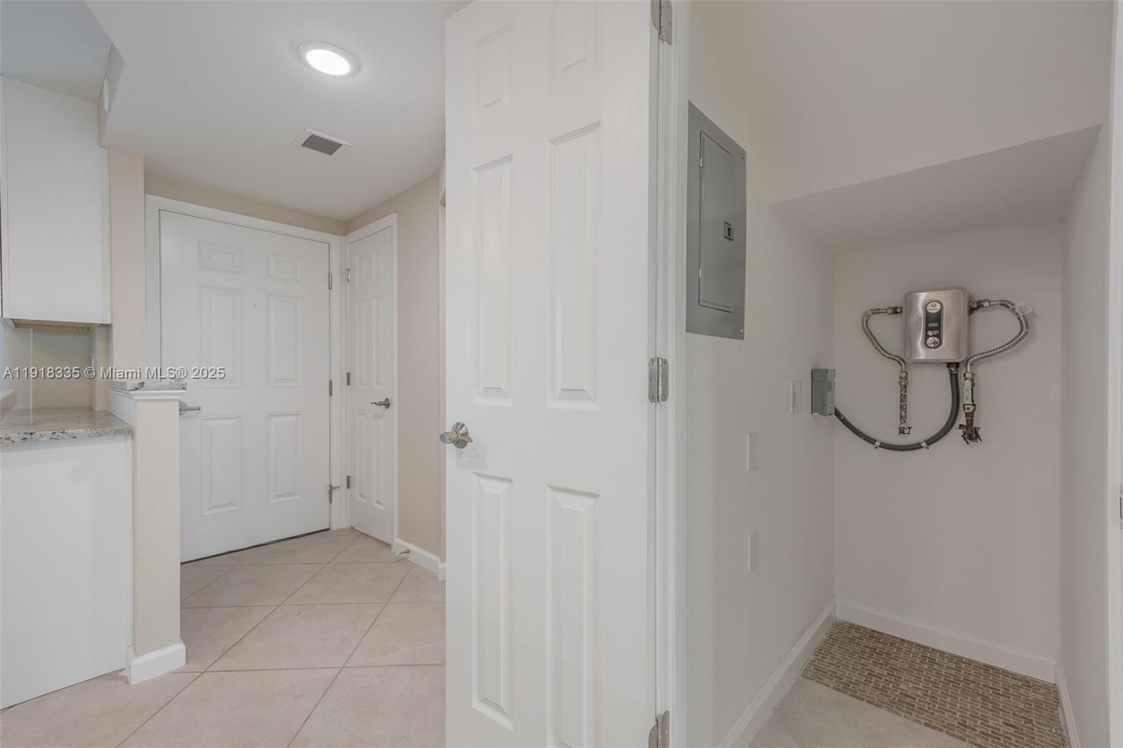 BOARDWALK CAPER - Residential