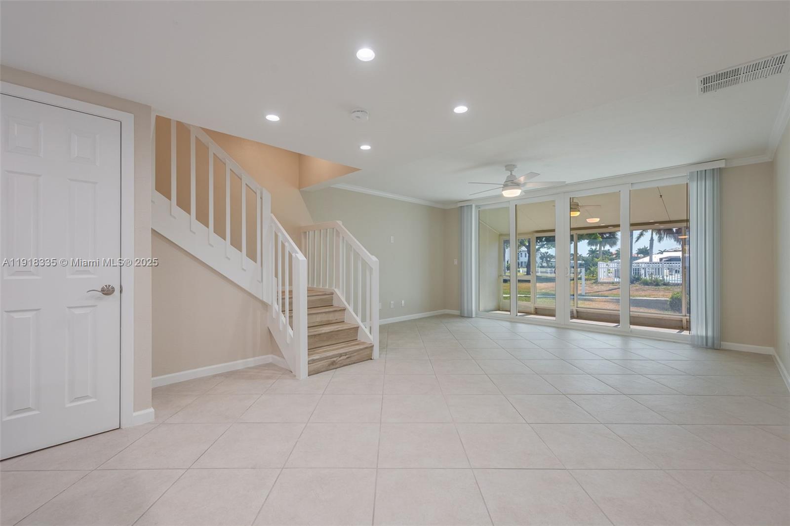 BOARDWALK CAPER - Residential