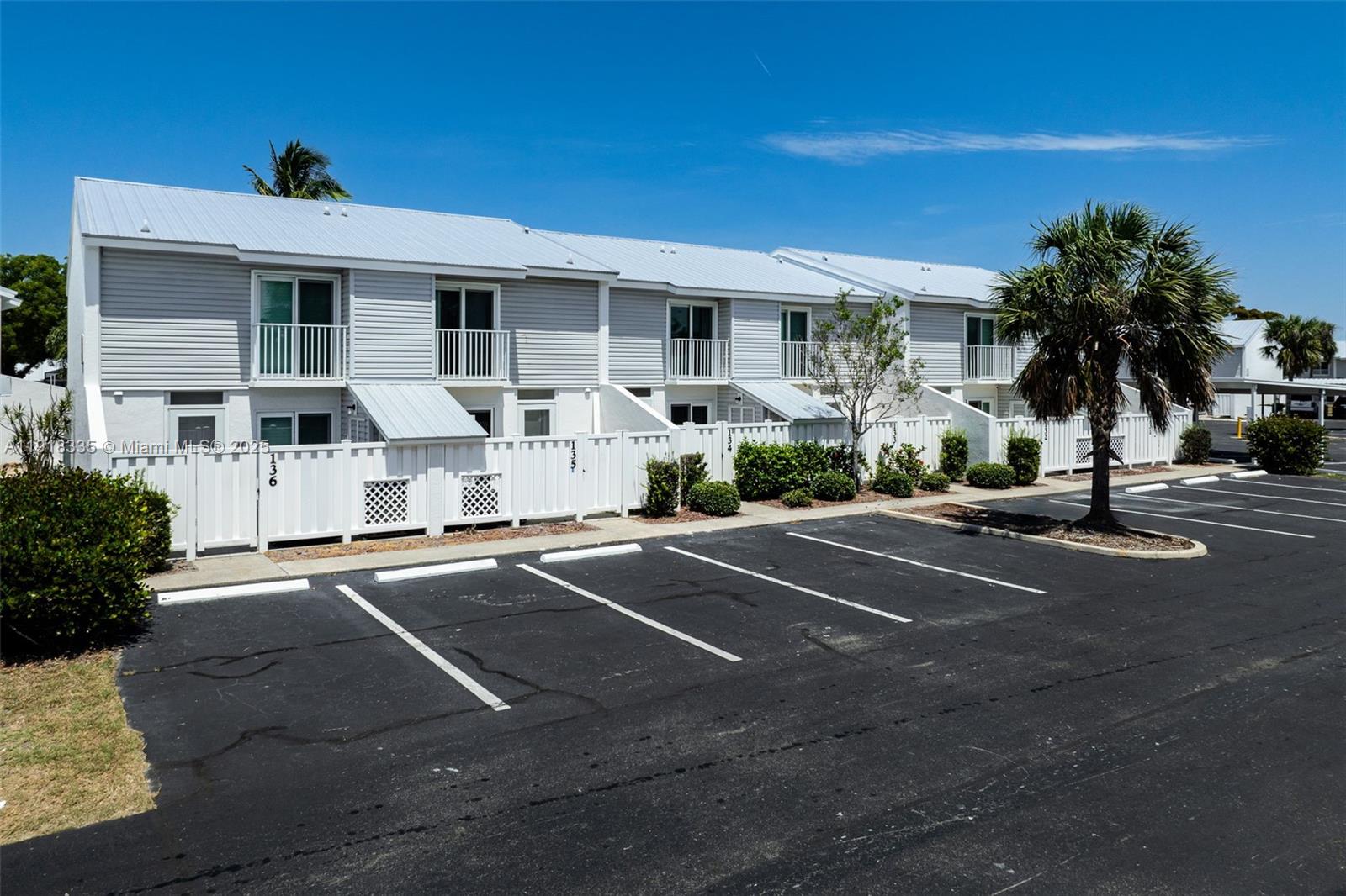 BOARDWALK CAPER - Residential