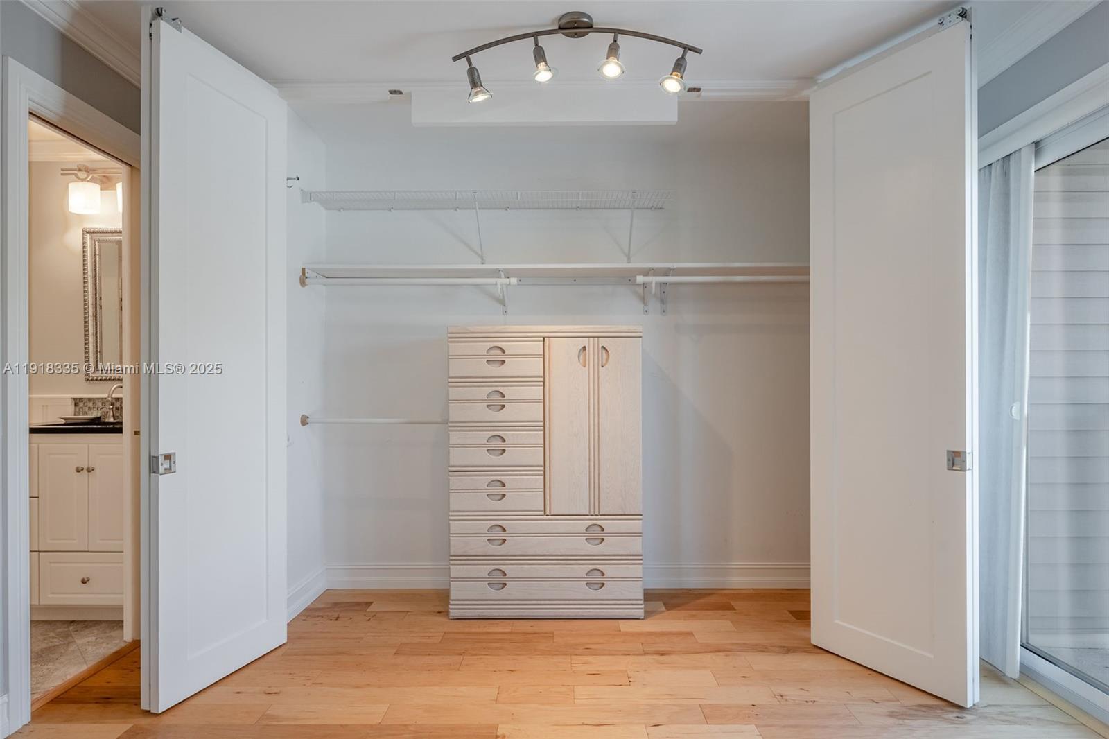 BOARDWALK CAPER - Residential