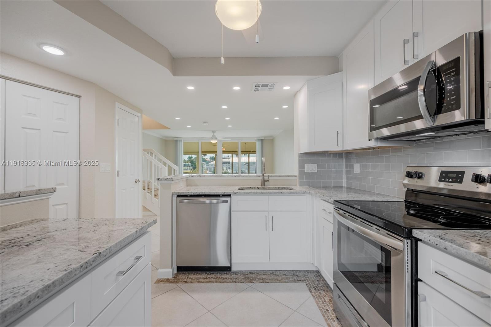 BOARDWALK CAPER - Residential