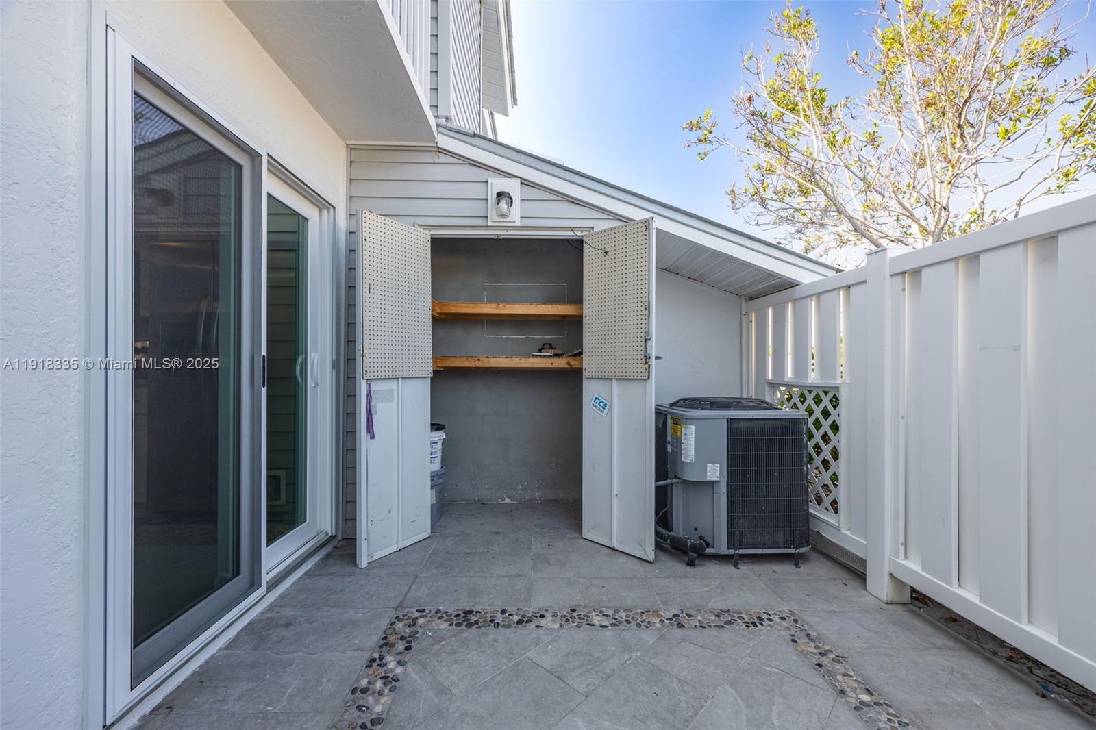 BOARDWALK CAPER - Residential