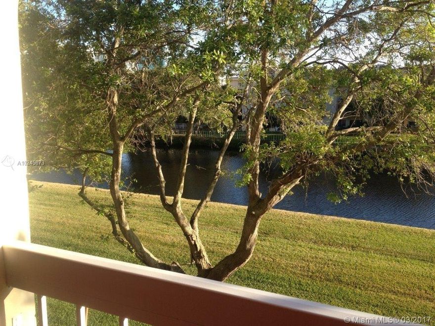 Available immediately, fully renovated 1-1 in Kings Creek with high end finishes, new cabinets, new porcelain tile, new bathroom fixtures . Third floor, with balcony over looking snapper creek waterway. Close to Dadeland, Baptist Hospital, Metro Rail.