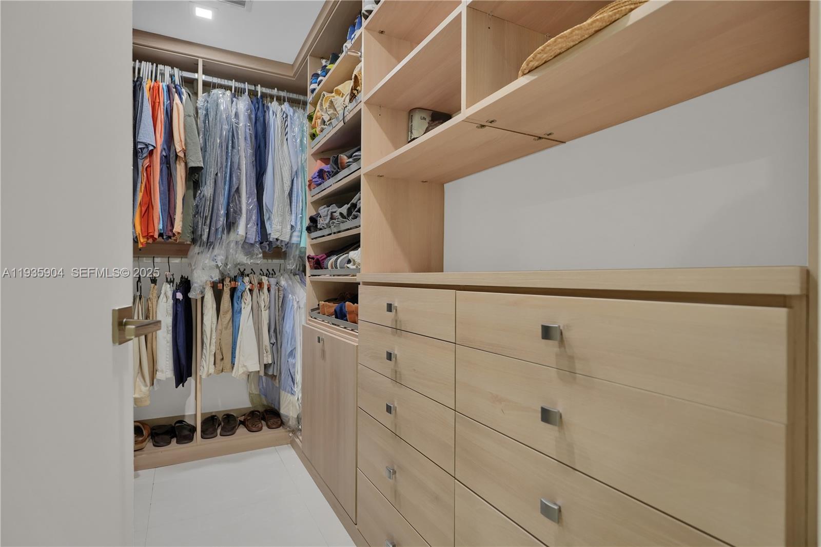 MEI CONDO - Residential