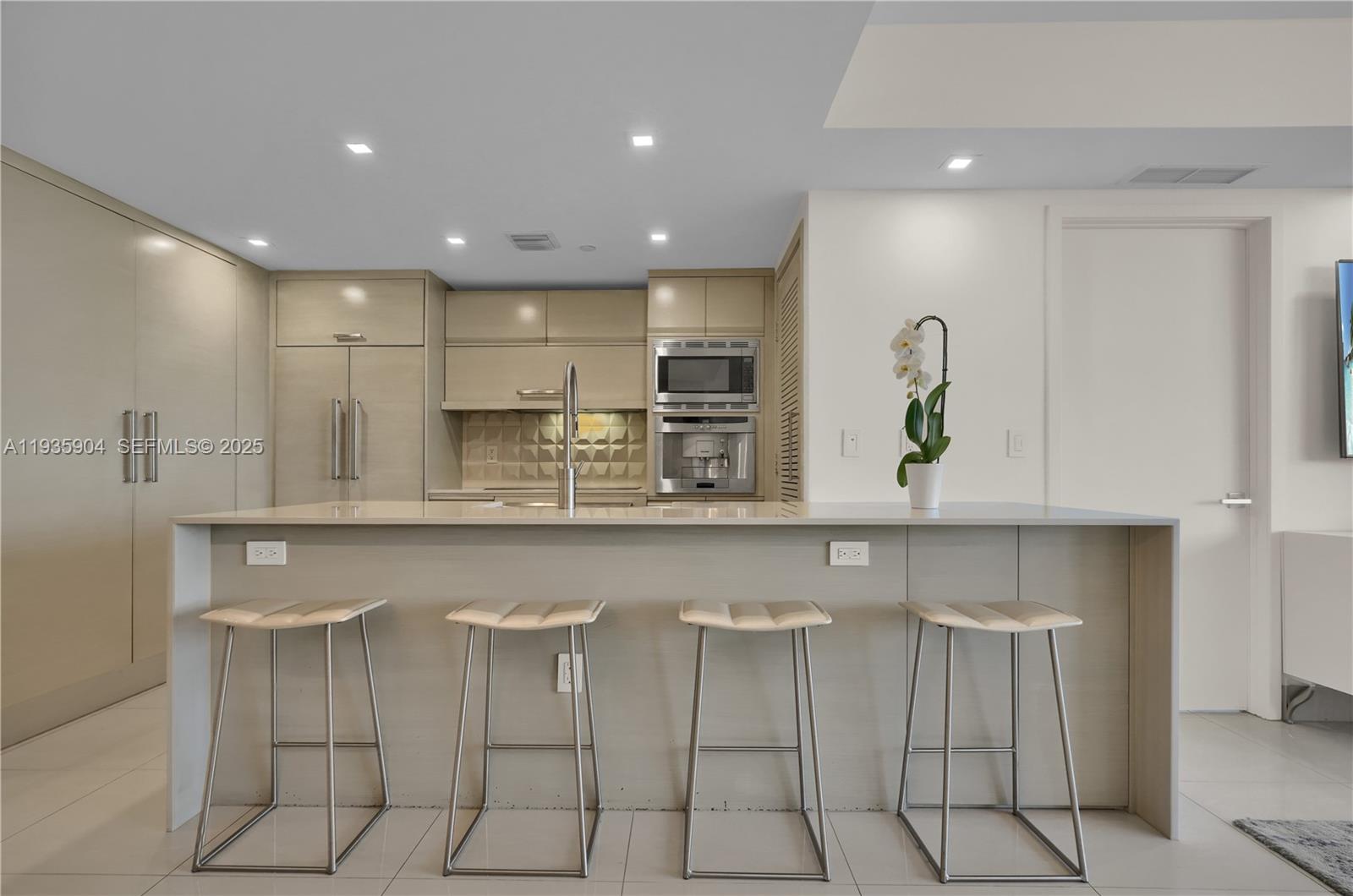 MEI CONDO - Residential