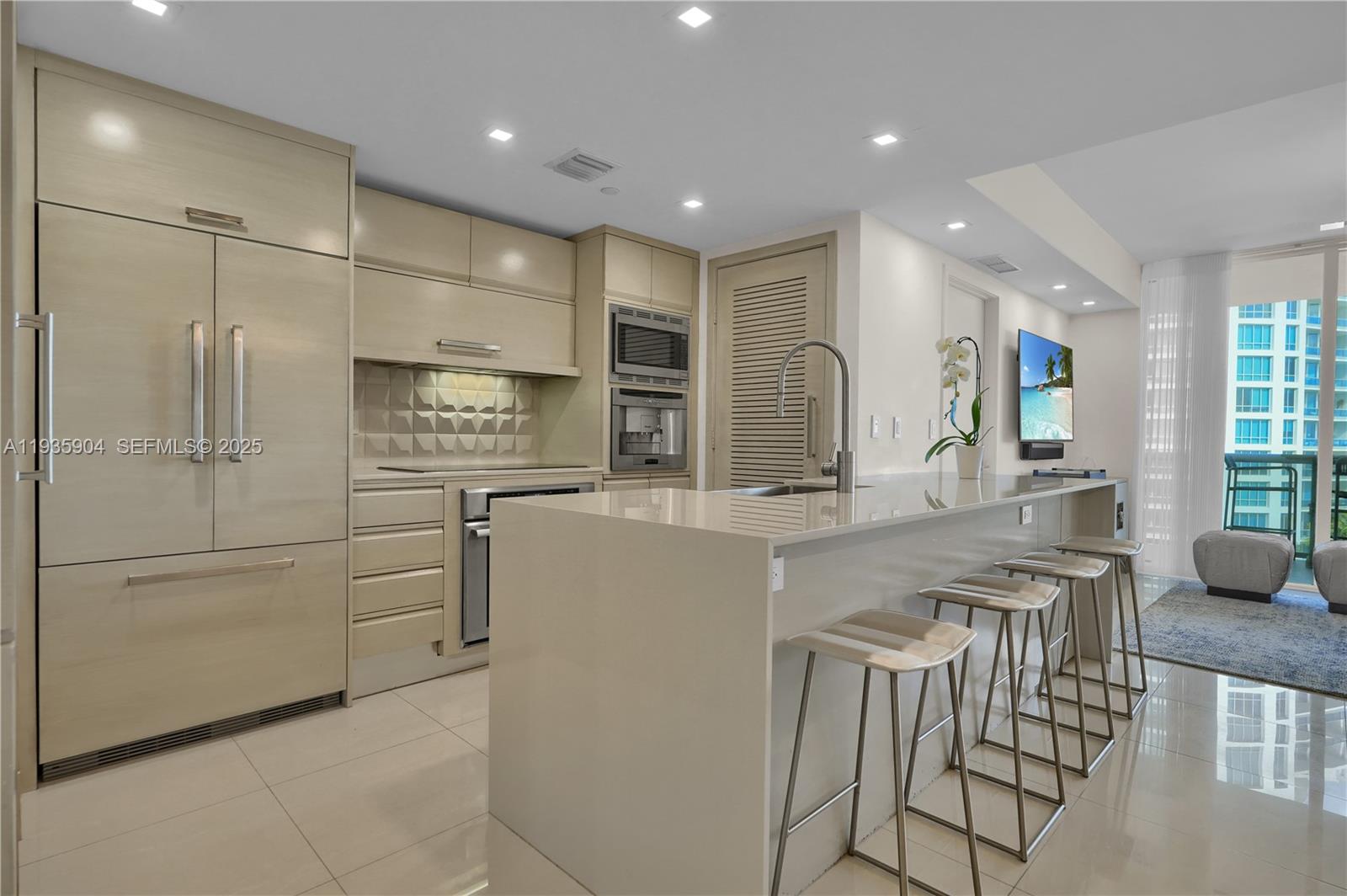 MEI CONDO - Residential