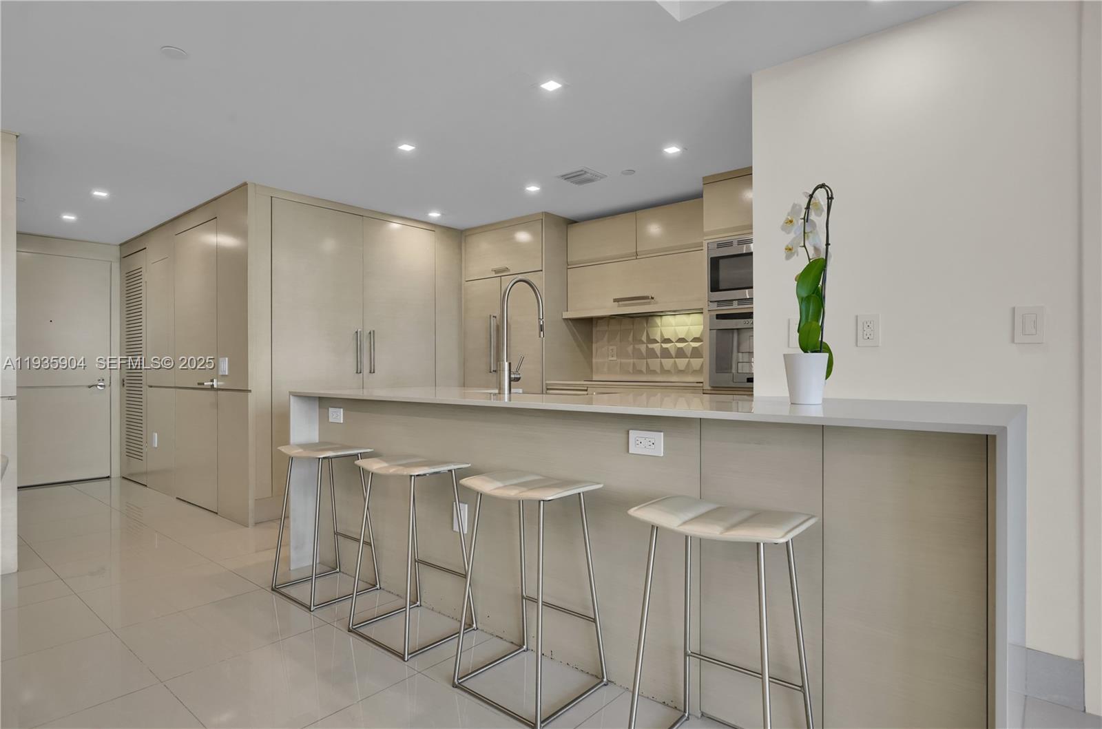 MEI CONDO - Residential