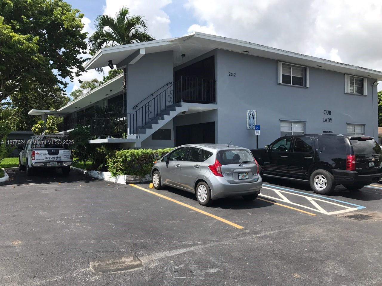 Spacious 1 bedroom 1 bathroom with private, fenced porch in the heart of Hollywood, east of I-95. Well maintained apartment community. Unit has been recently painted and is equipped with blinds throughout, Central AC and new lamps and ceiling fans. Water, sewer, pest control and one (1) assigned parking space included in the rent. Rapid approval, no association. Laundry facility on site.