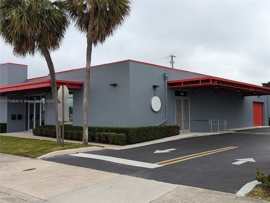 Prime Showroom-Warehouse: Located in the bustling city of Hollywood, this modernized space enjoys high visibility in a busy area near US-1, directly across from the iconic Big Easy Casino. Surrounded by new construction and growth, the location is perfect for businesses seeking a vibrant, high-traffic setting. Property is equipped with 400 Amp, 3 Phase, 208-240V infrastructure to power your business. Flexible Access Points: Three overhead doors two 12ft and one 10ft.Office: 10ft ceiling heights.t. Warehouse: 12ft ceiling heights. All information provided is sourced from reliable channels and is believed to be accurate. However, we cannot guarantee its completeness or accuracy. Properties are subject to availability and may be modified or withdrawn at any time without prior notice.