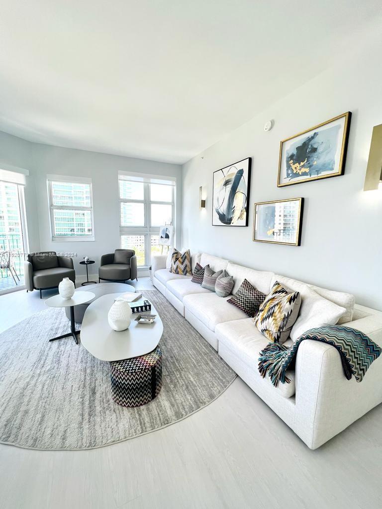 TURNBERRY VILLAGE SO TOWER - Residential Lease