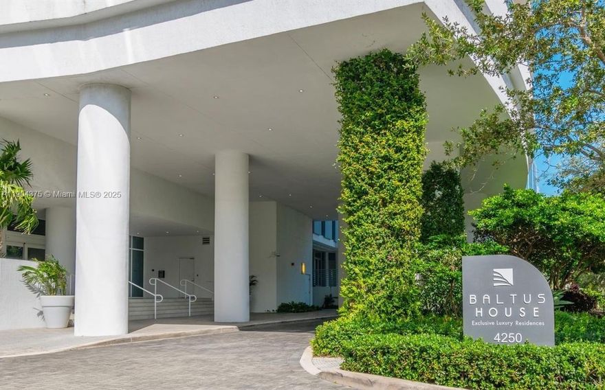 Boutique Luxury Condo - Minutes away From Edgewater, Miami Design District, Midtown & Wynwood -  1 Bed/1 Bath -  Open Kitchen, Top Of The Line Appliances - Washer & Dryer - One Assigned Parking - Amenities such as  Spa, Gym, Lap Pool - Fitness Center - Movies - Theater -  BBQ - Kids Room , Valet Parking. And Hot Tub On Roof Top Deck In 17th Floor.